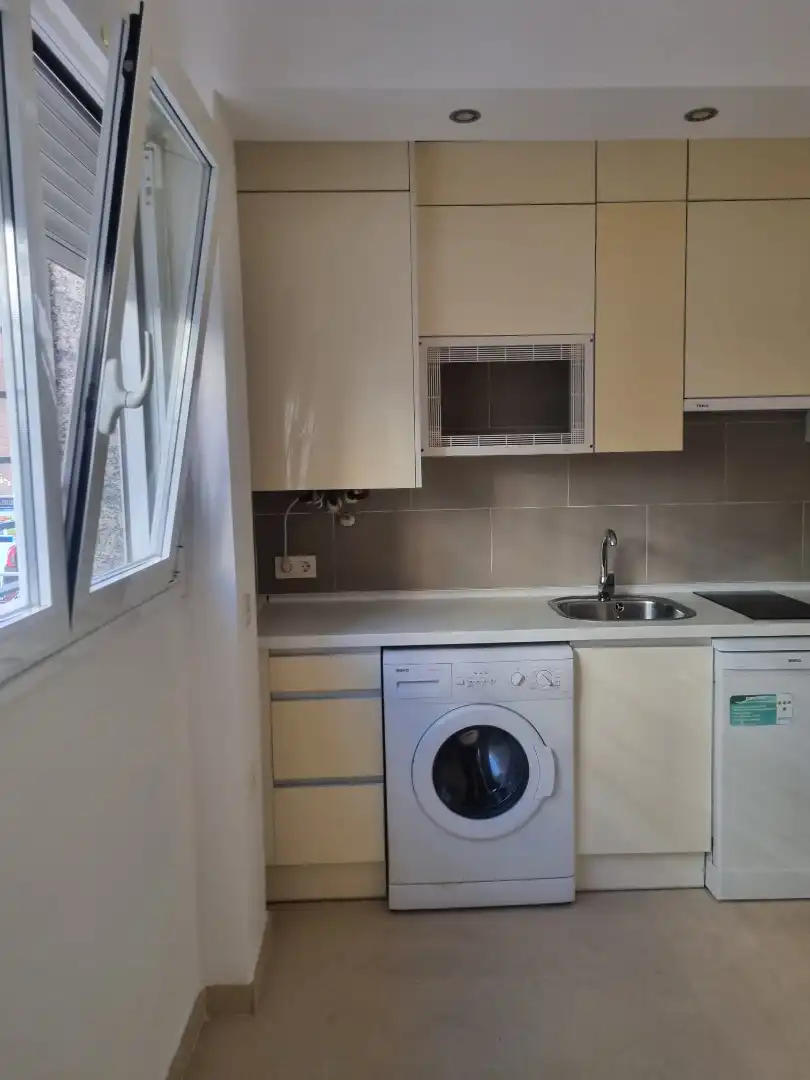 Cocina de Piso de alquiler en  Madrid Capital con Calefacción y Lavadora