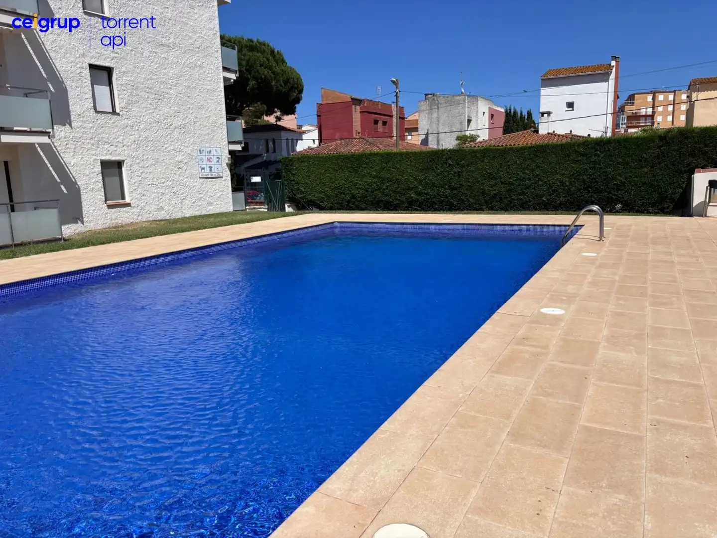 Piscina de Piso en venta en L'Estartit con Piscina, Amueblado y Balcón