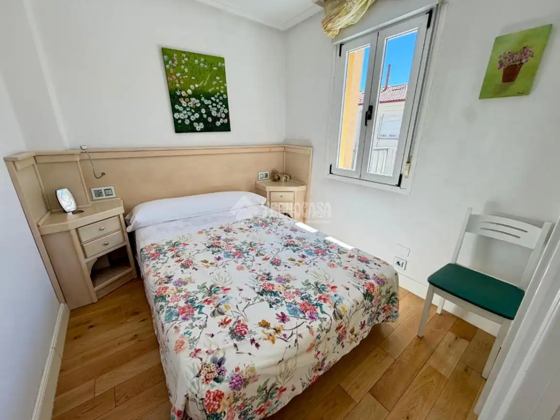 Habitación de Casa adosada en venta en León Capital  con Parquet, Terraza y Amueblado