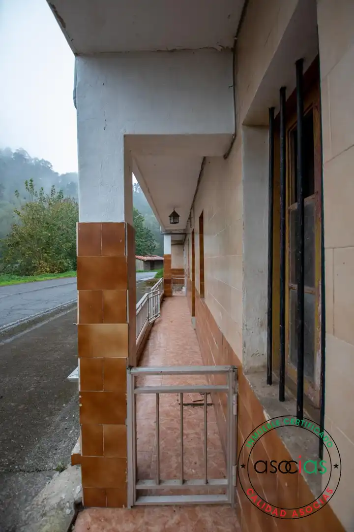 Vista exterior de Casa o xalet en venda en Cabranes amb Calefacció, Jardí privat i Parquet