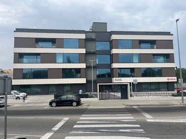 Ufficio con balcone in affitto a Passeig de la Conca de Besòs 19