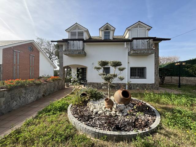 Casa-chalet en Venta en Carrer Ametllers en Can Font - Ca n'Avellaneda