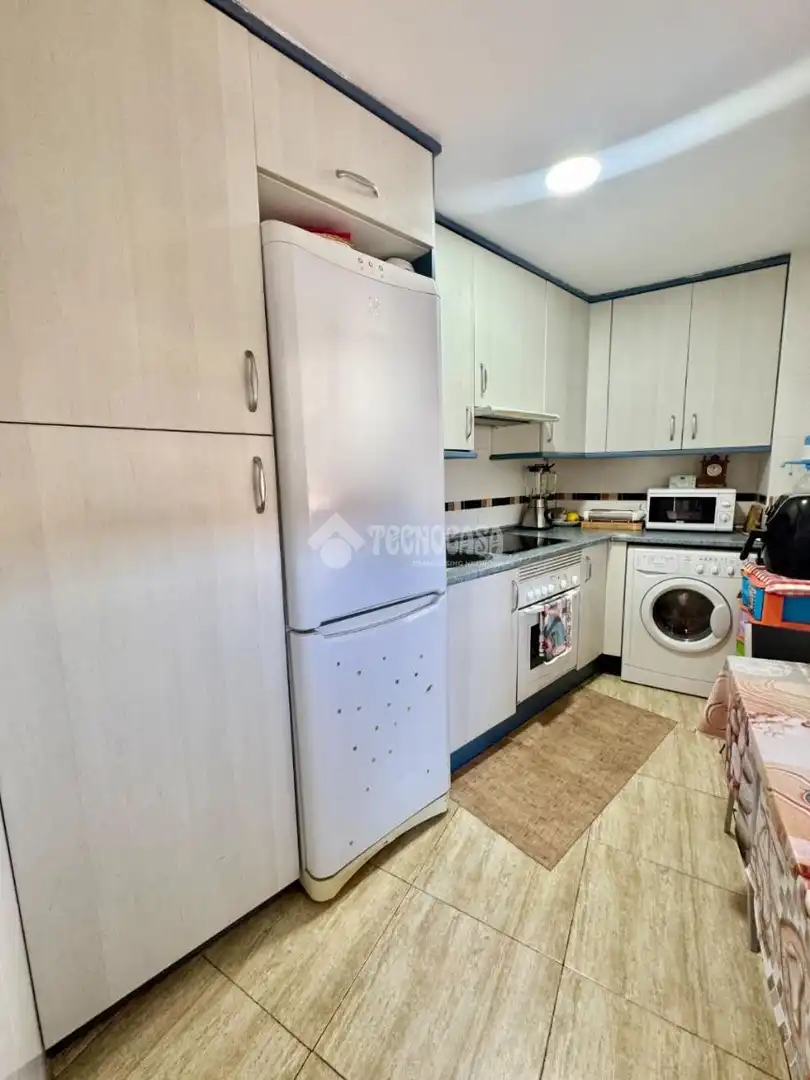 Küche von Wohnung zum Verkauf in Humanes mit Klimaanlage, Heizung und Abstellraum