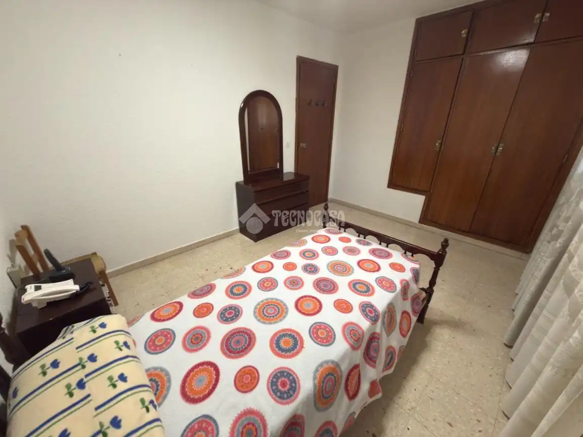 Habitación de Casa adosada en venta en Madrid con Calefacción y Jardín privado