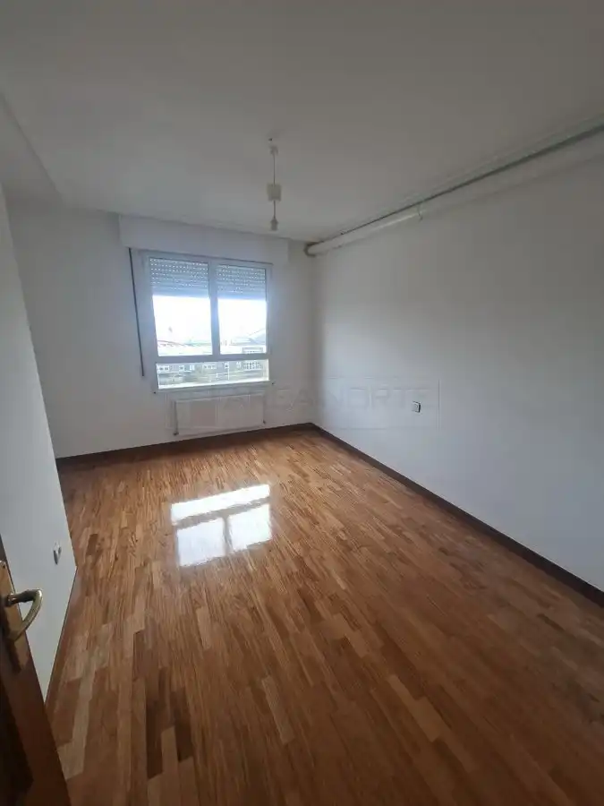 Bedroom of Flat for sale in Vitoria - Gasteiz  with Heating, Parquet flooring and Storage room