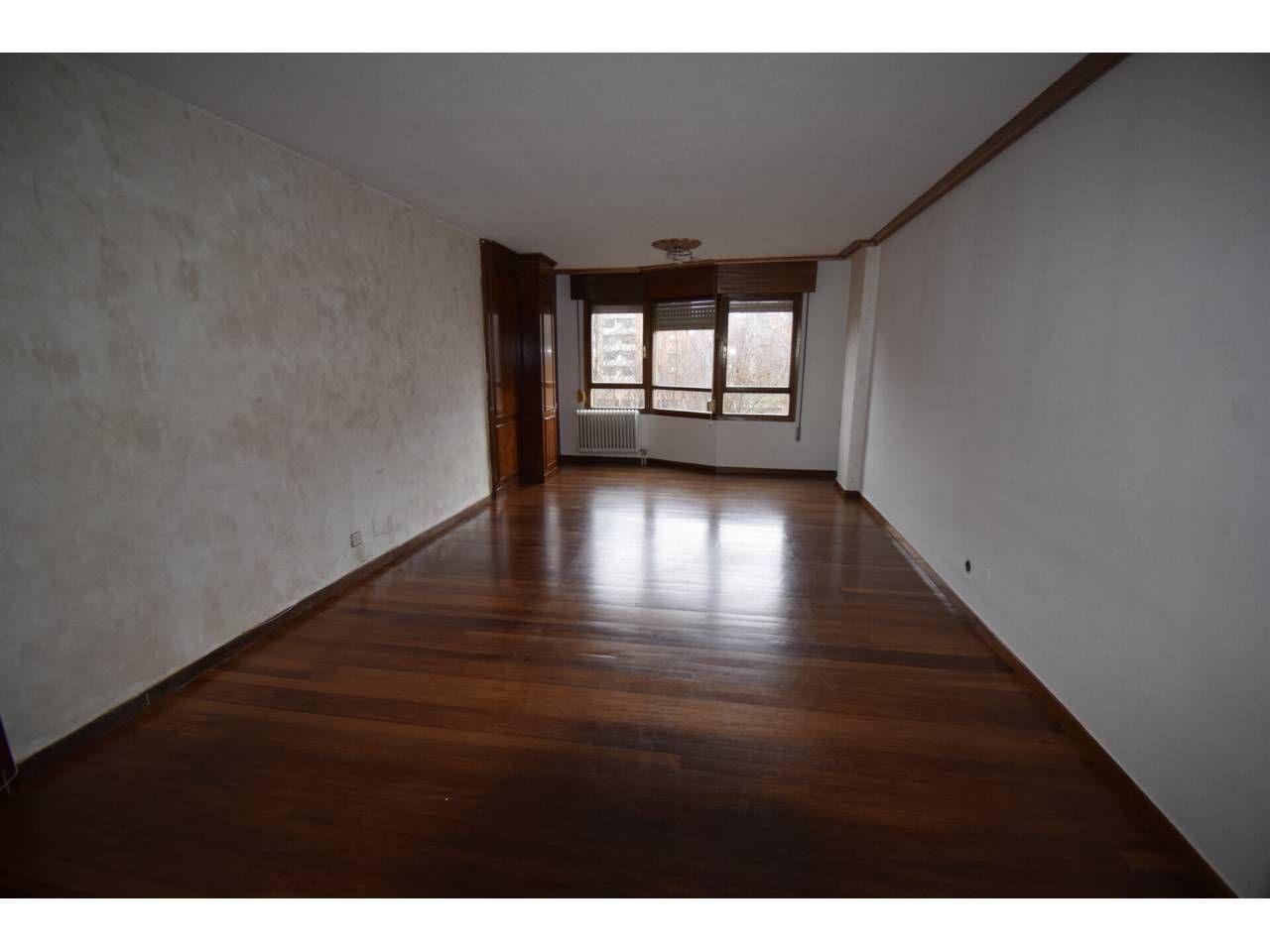 Sala de estar de Piso en venta en León Capital  con Calefacción, Terraza y Trastero