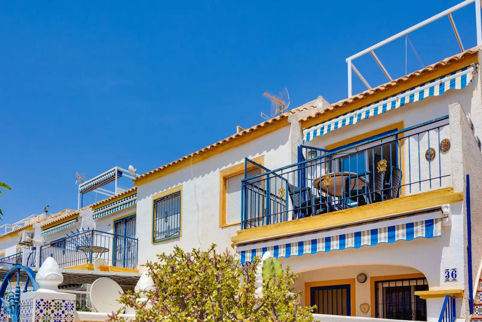 Vista exterior de Àtic en venda en Torrevieja amb Aire condicionat, Terrassa i Piscina