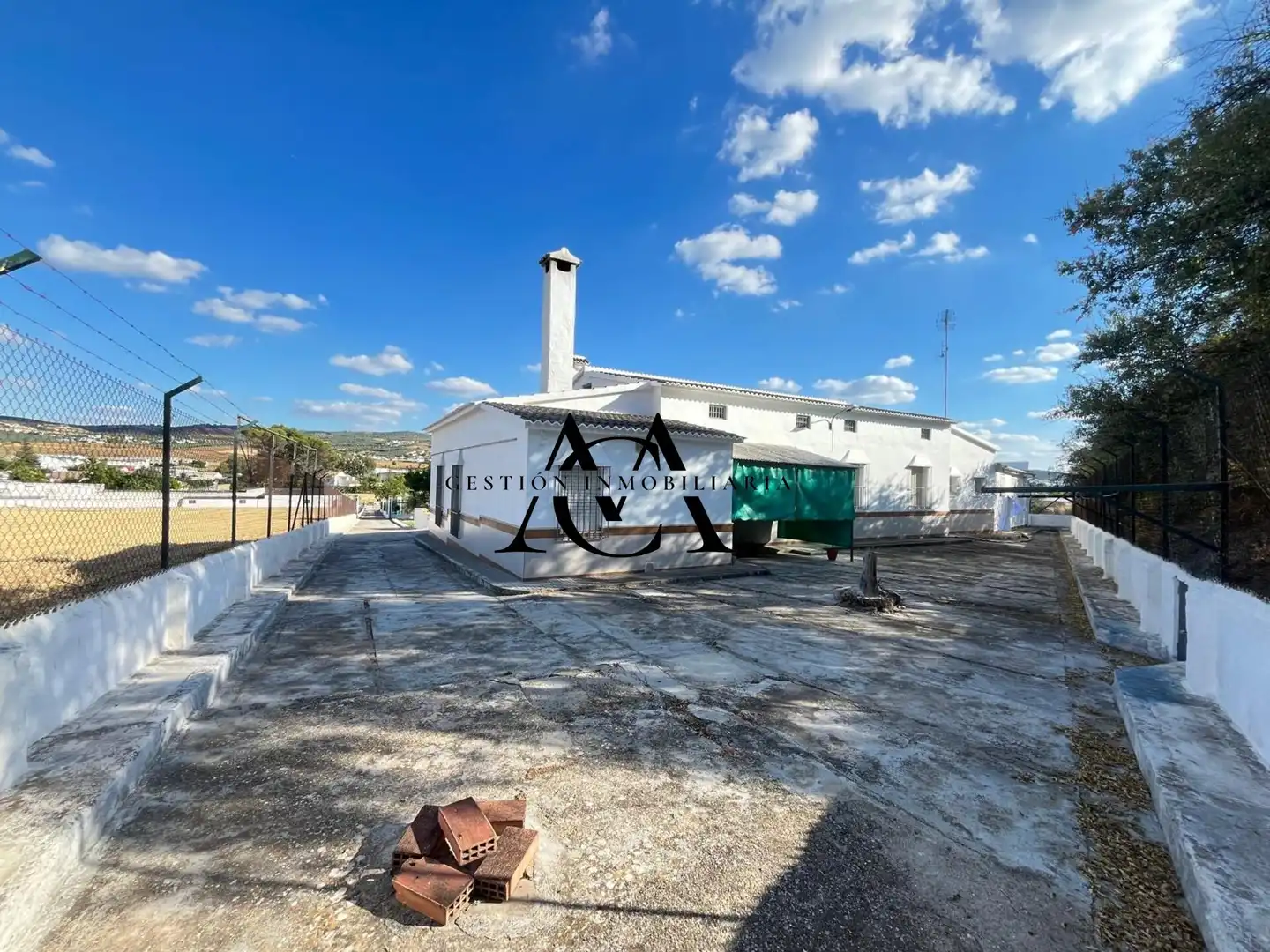 Vista exterior de Casa o chalet en venta en Lucena con Terraza y Amueblado