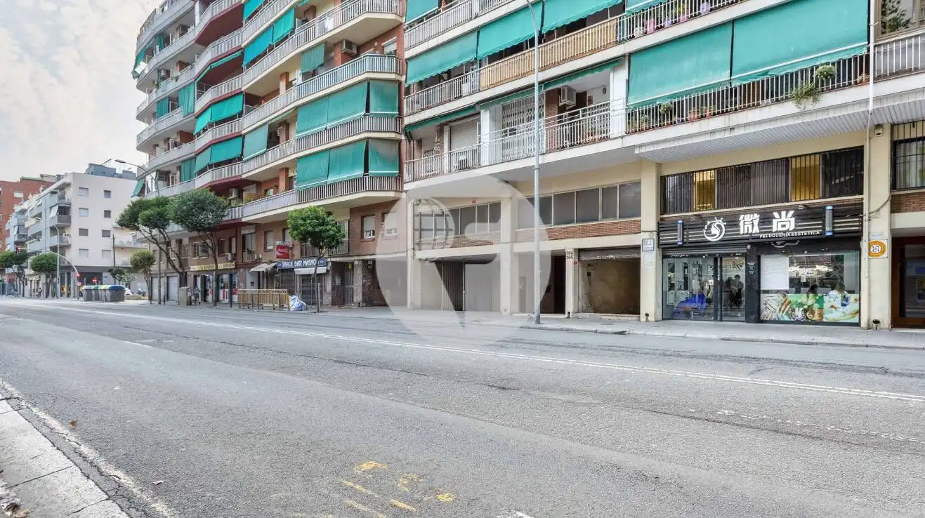 Local comercial de lloguer a Artigues - Llefià