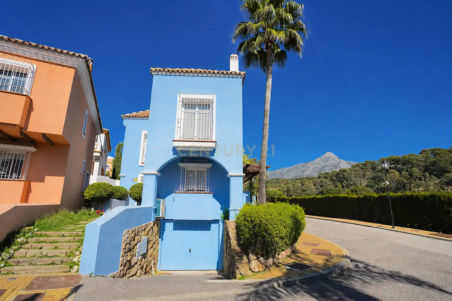 Exterior view of Houses for sale in Marbella  with Air Conditioner, Private garden and Oven