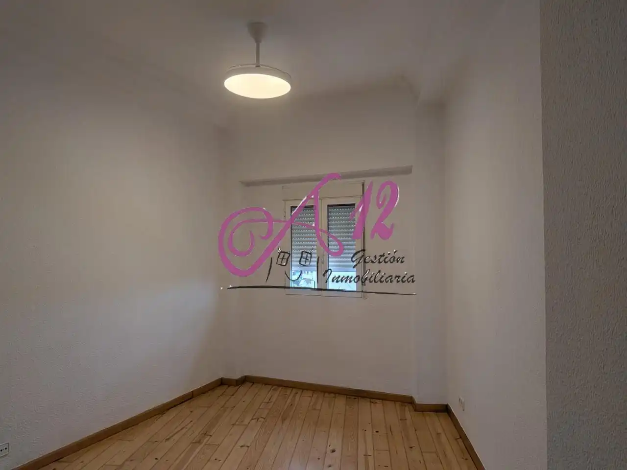 Schlafzimmer von Wohnung zur Miete in Valencia mit Klimaanlage, Terrasse und Abstellraum