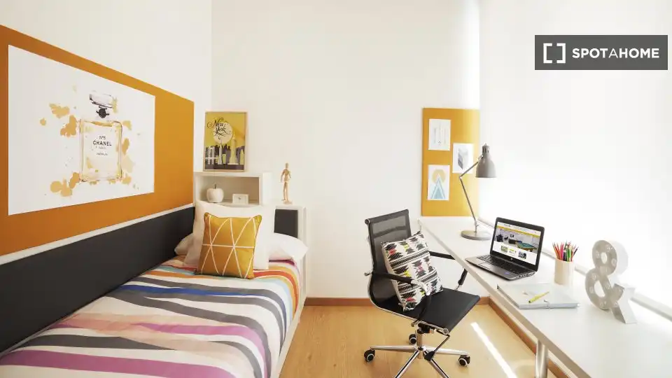 Habitación de Piso para compartir en  Pamplona / Iruña con Aire acondicionado, Calefacción y Amueblado
