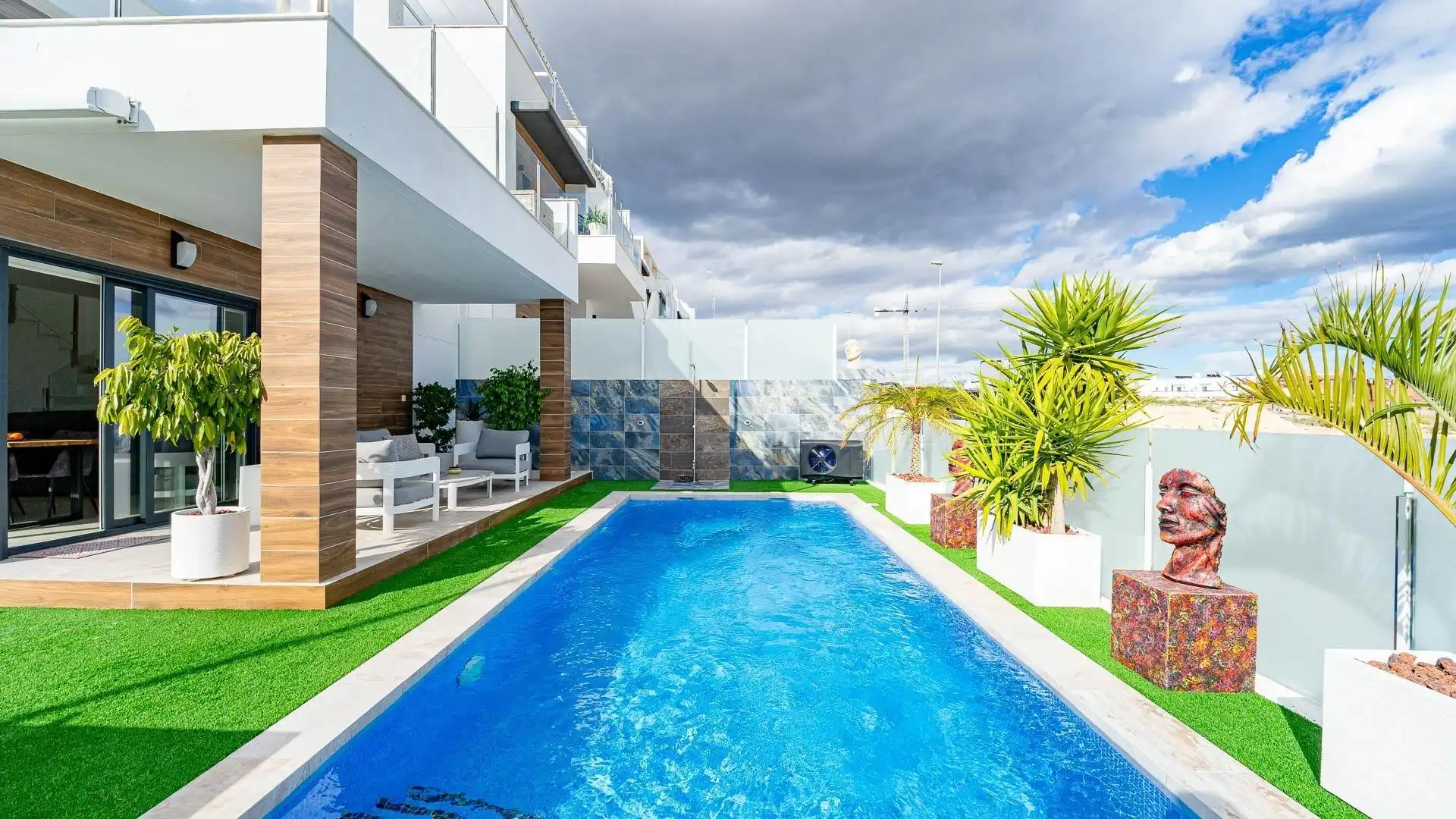 Piscina de Casa o xalet en venda en Orihuela amb Aire condicionat, Jardí privat i Terrassa