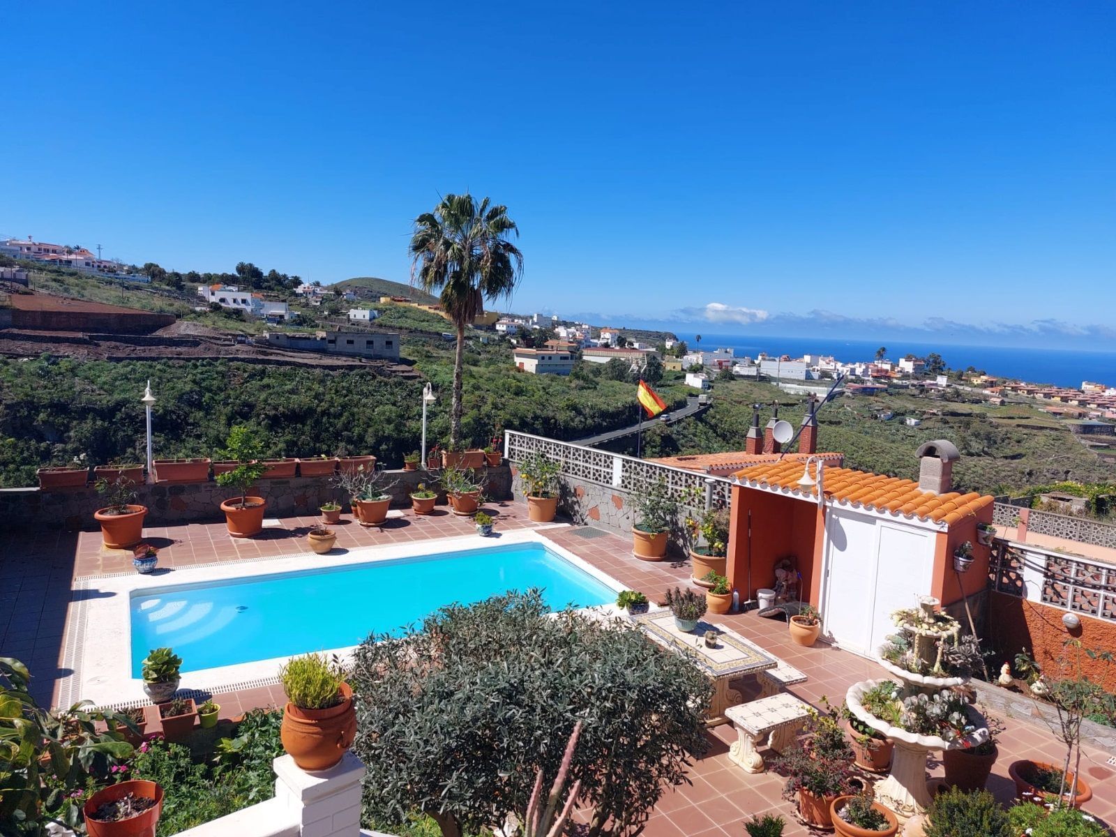 Vista exterior de Casa o xalet en venda en Firgas amb Jardí privat, Piscina i Moblat