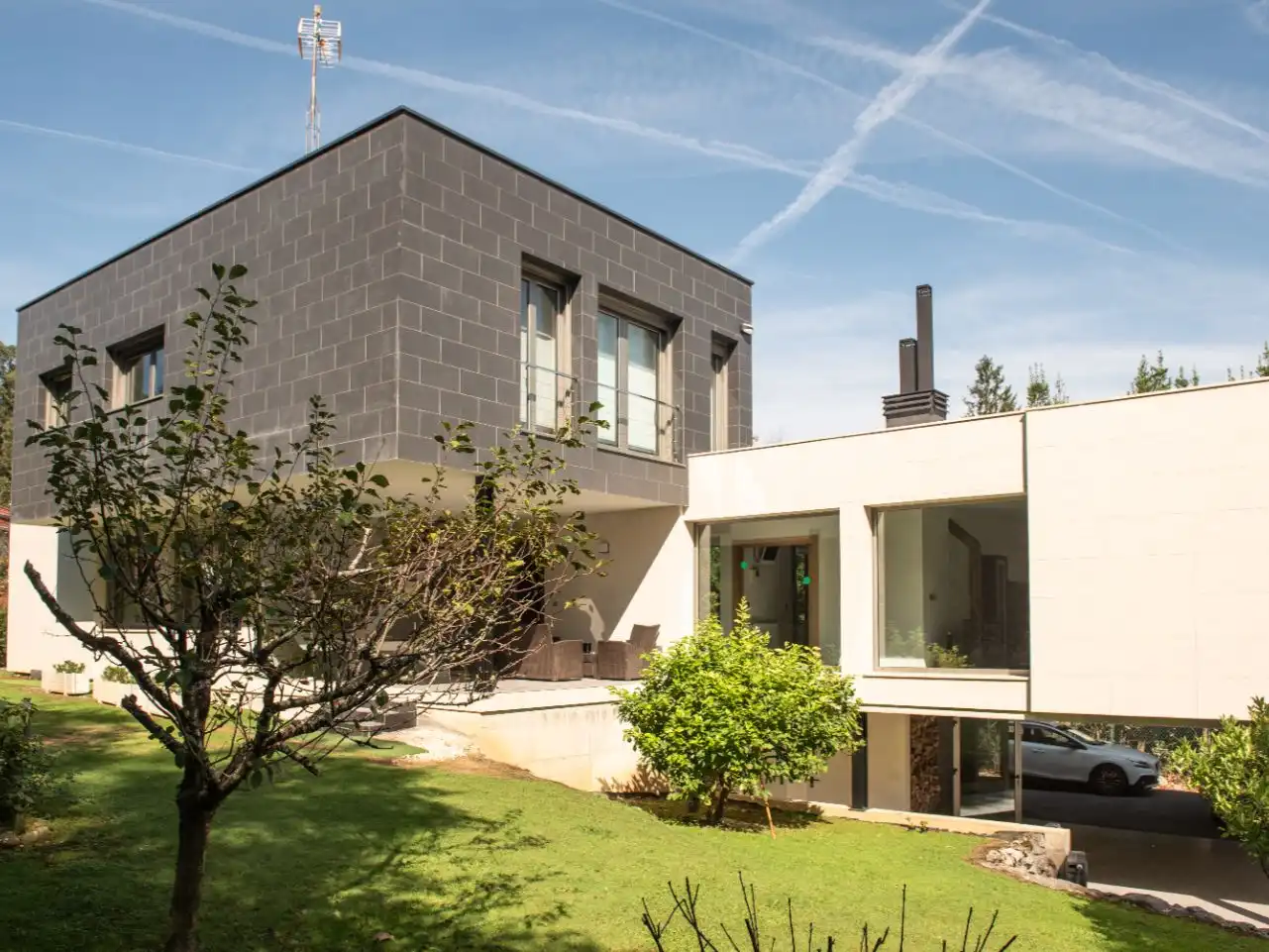 Vista exterior de Casa o chalet en venta en Riotuerto con Terraza y Balcón