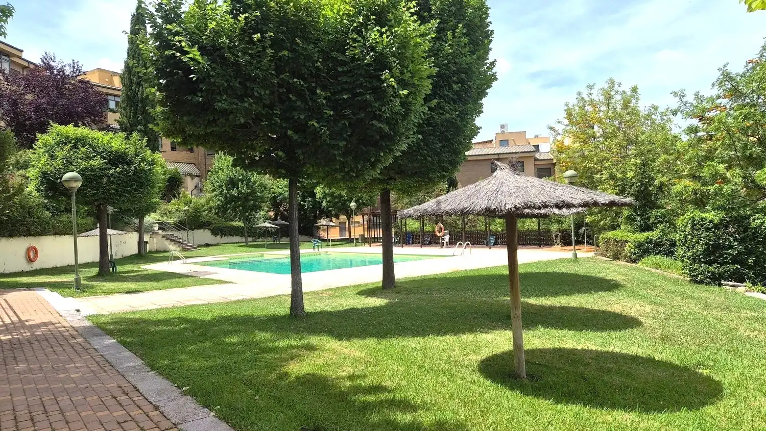 Schwimmbecken von Wohnungen zur Miete in Cáceres mit Klimaanlage, Heizung und Terrasse