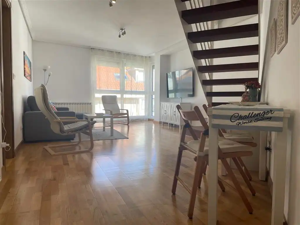 Sala d'estar de Dúplex de lloguer amb opció a compra en San Vicente de la Barquera amb Calefacció, Parquet i Piscina