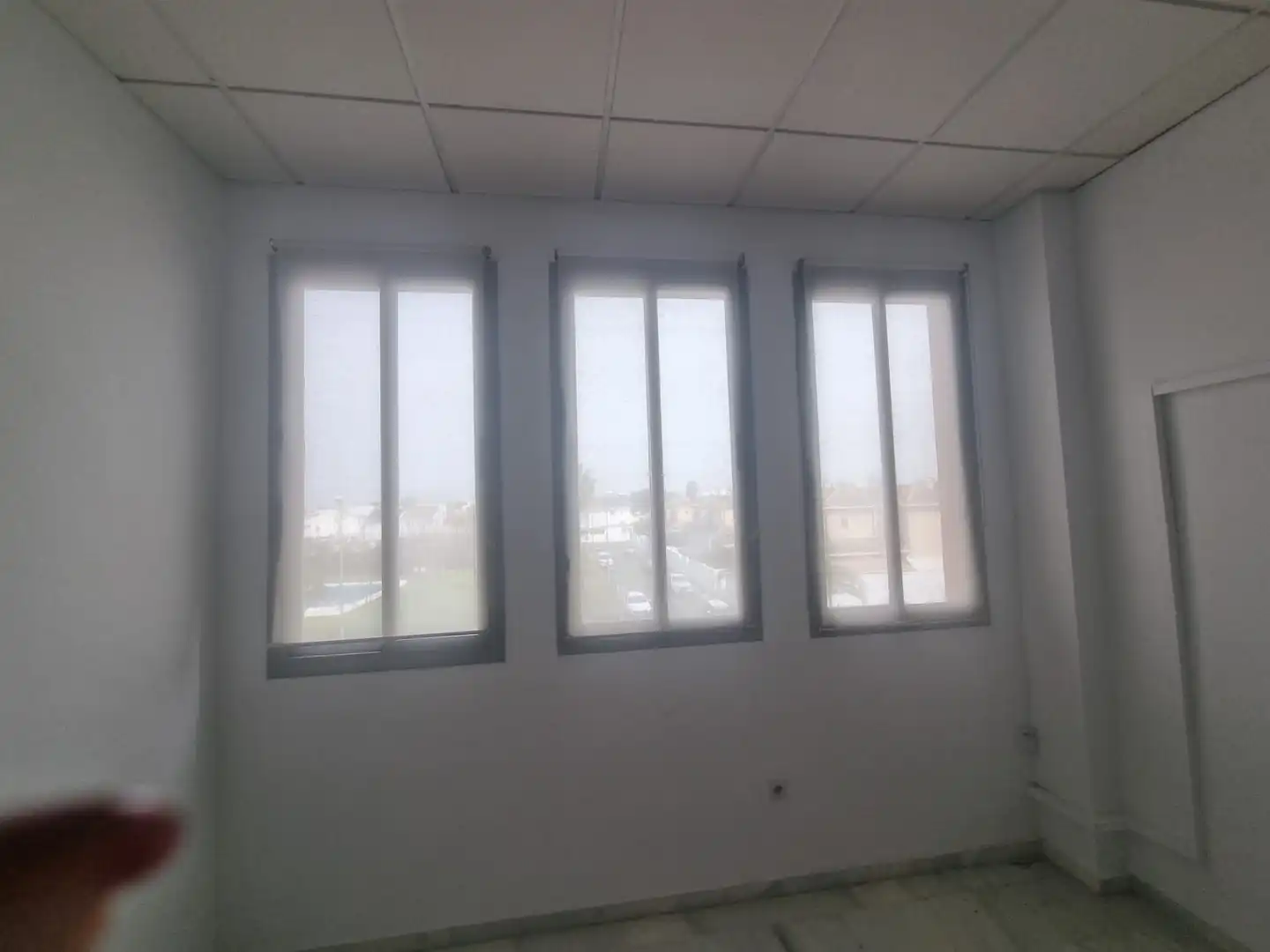 Oficina de alquiler en Montequinto con Aire acondicionado y Alarma