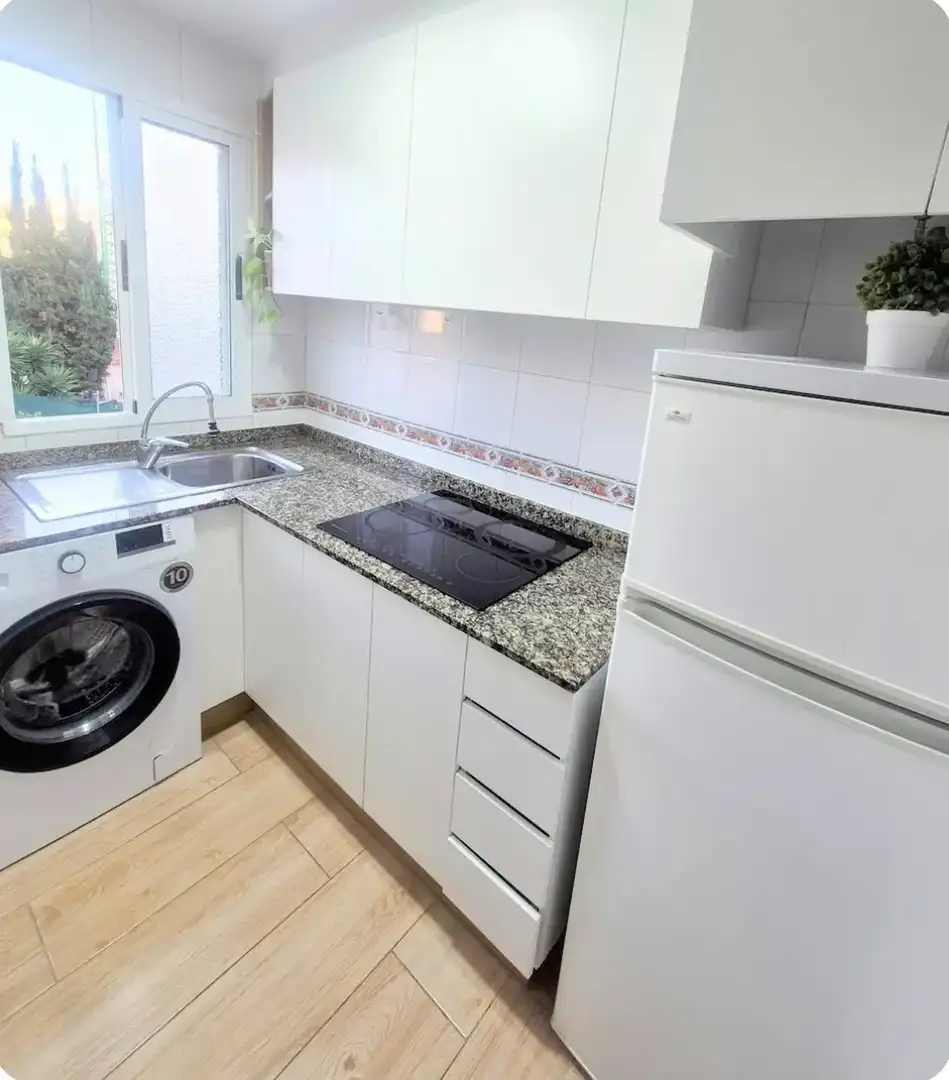 Cocina de Apartamento de alquiler en Torrevieja con Aire acondicionado, Calefacción y Parquet