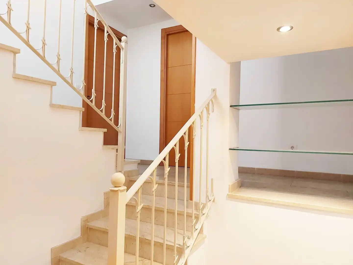 Houses for sale in La Pobla de Vallbona  with Air Conditioner, Heating and Private garden