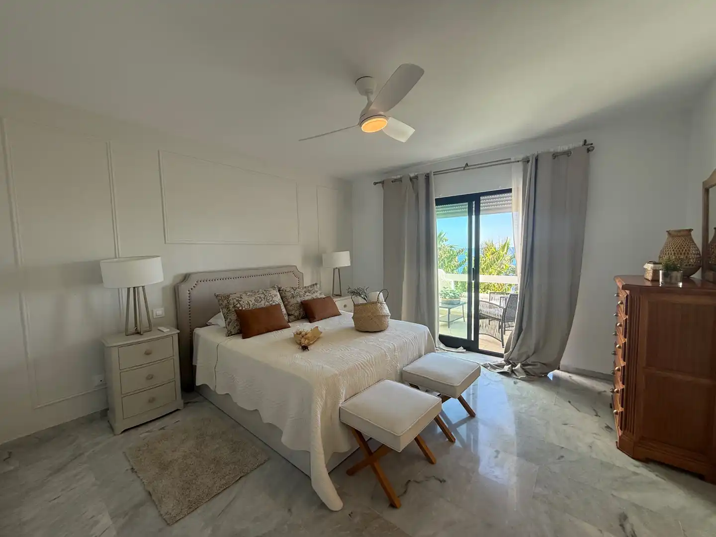 Habitación de Casa adosada de alquiler en Estepona con Calefacción, Jardín privado y Alarma
