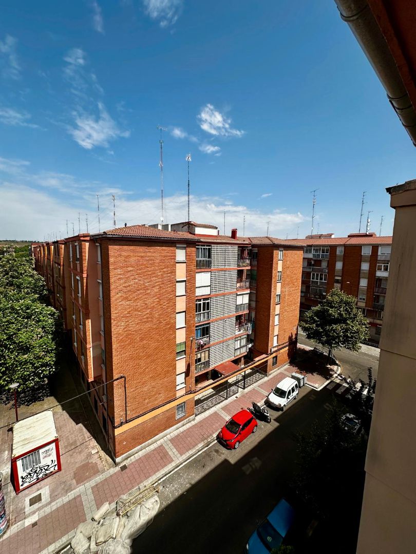 Vista exterior de Pis en venda en Valladolid Capital amb Calefacció, Moblat i Forn