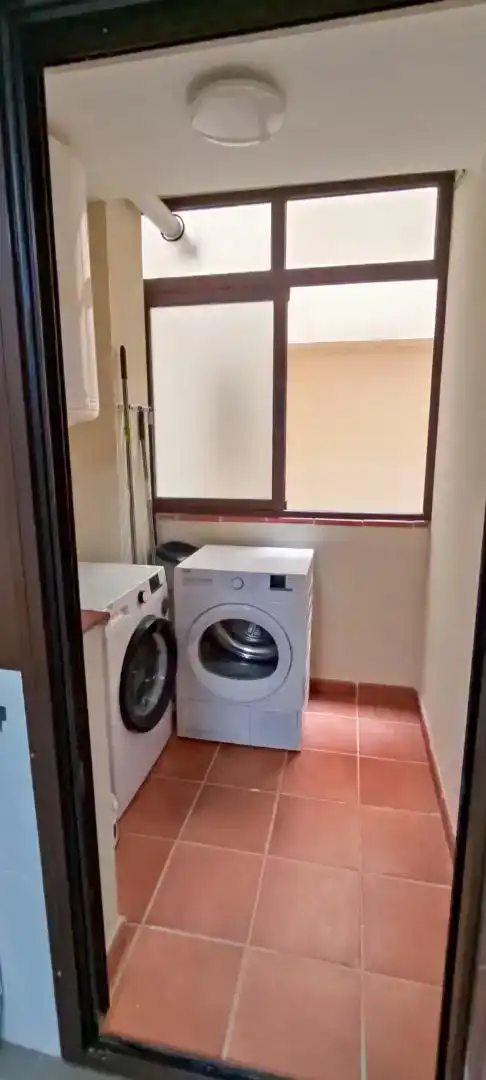 Badezimmer von Wohnung zur Miete in Monachil mit Klimaanlage, Möbliert und Ofen