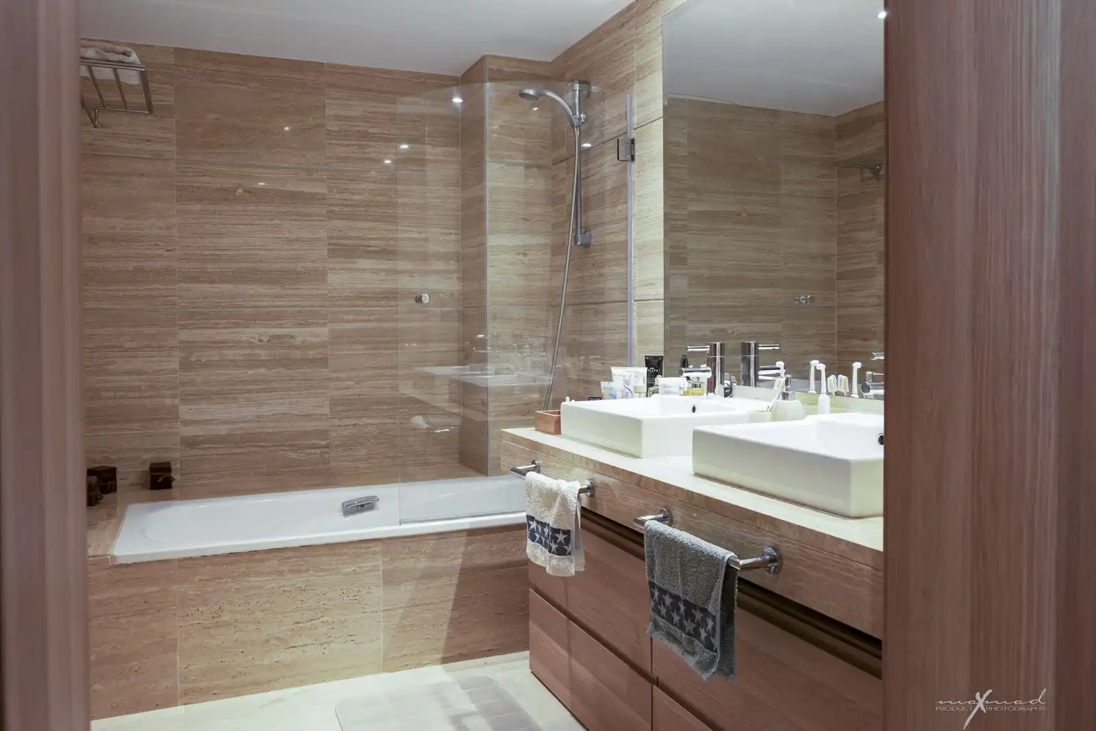 Bathroom of Apartments for sale in Benahavís  with Air Conditioner, Storage room and Furnished