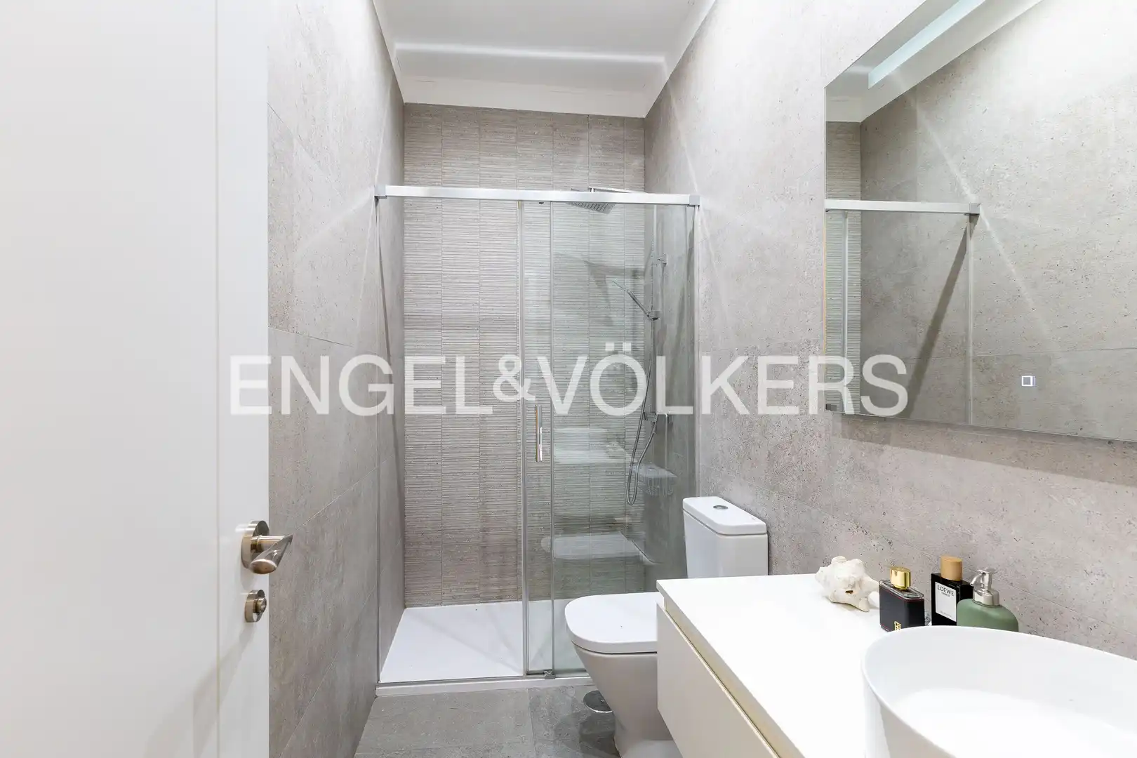 Bathroom of Flat for sale in Madrid  with Air Conditioner, Heating and Balcony