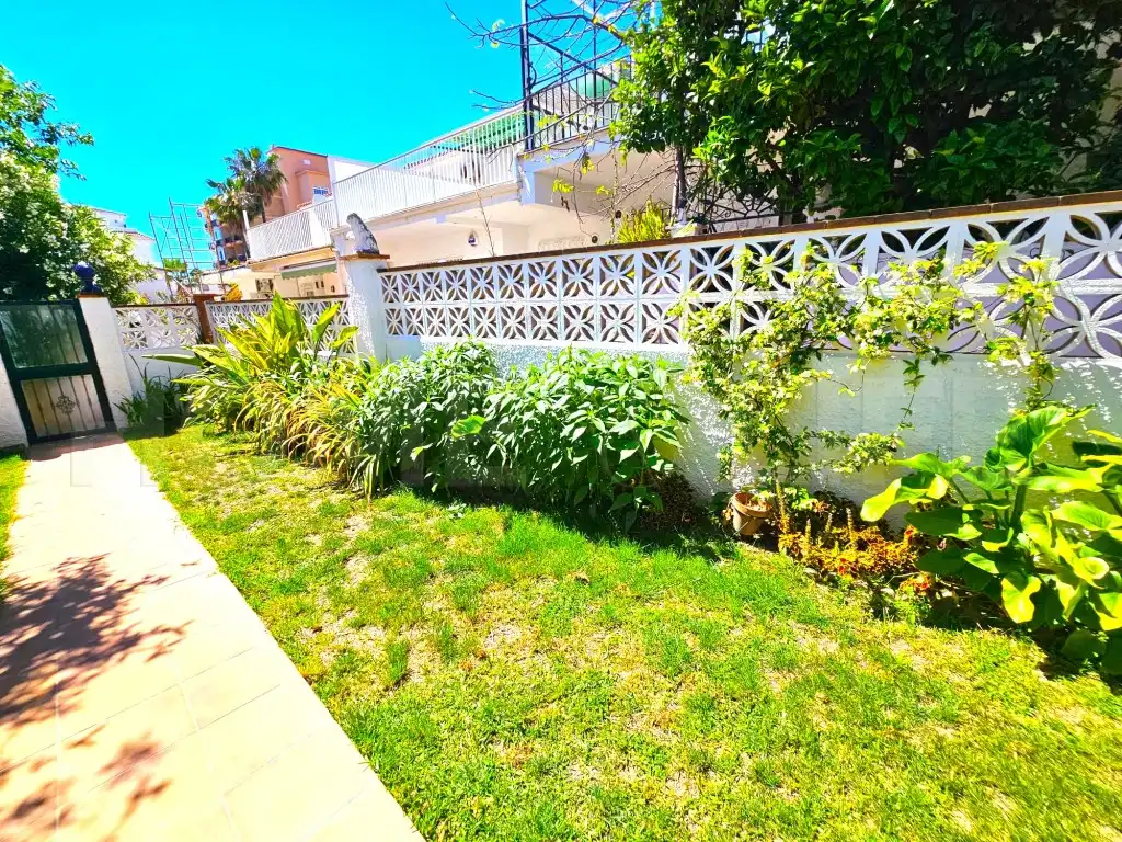 Jardí de Casa adosada en venda en Benalmádena amb Terrassa i Moblat