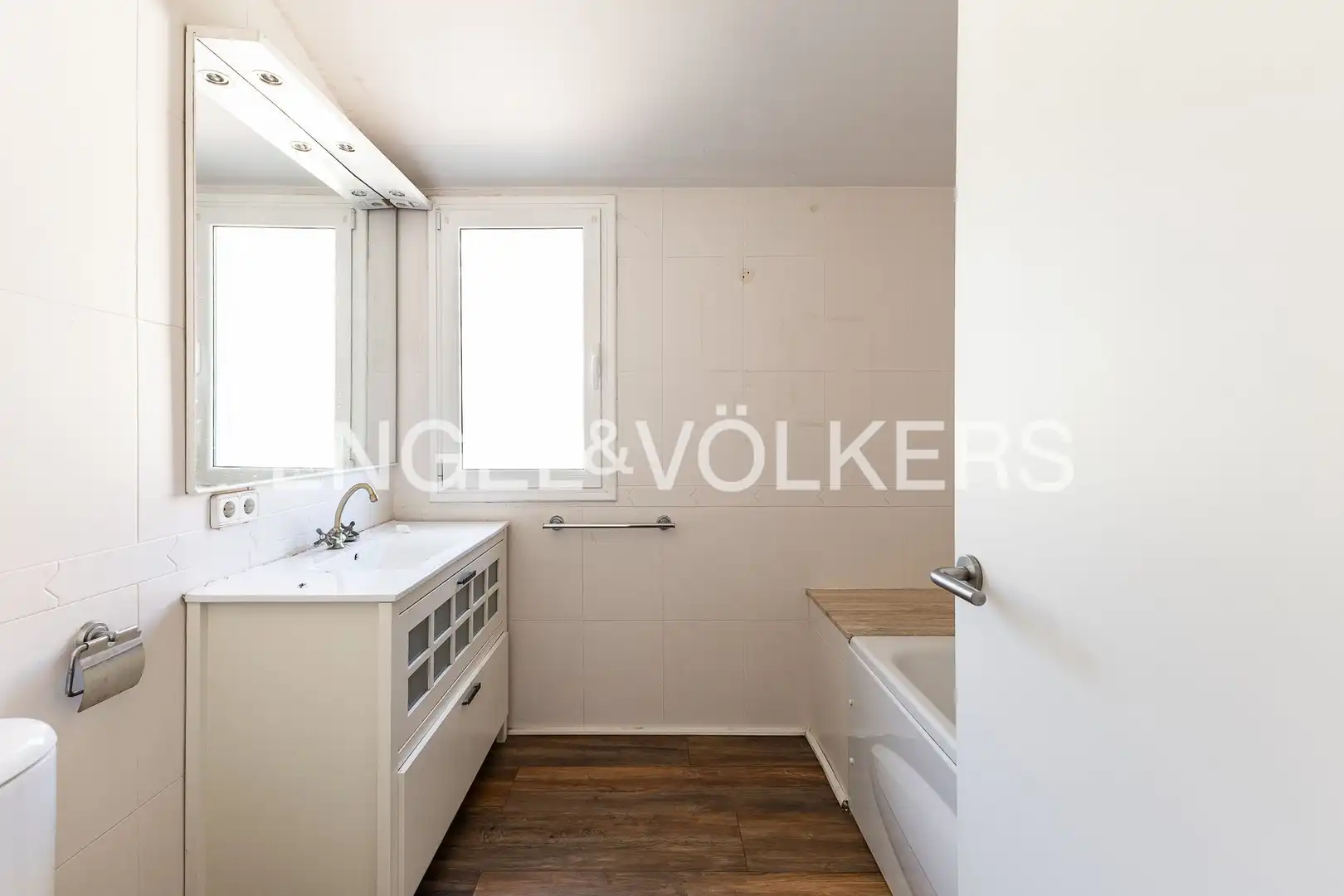 Baño de Piso en venta en Tona con Aire acondicionado, Calefacción y Parquet