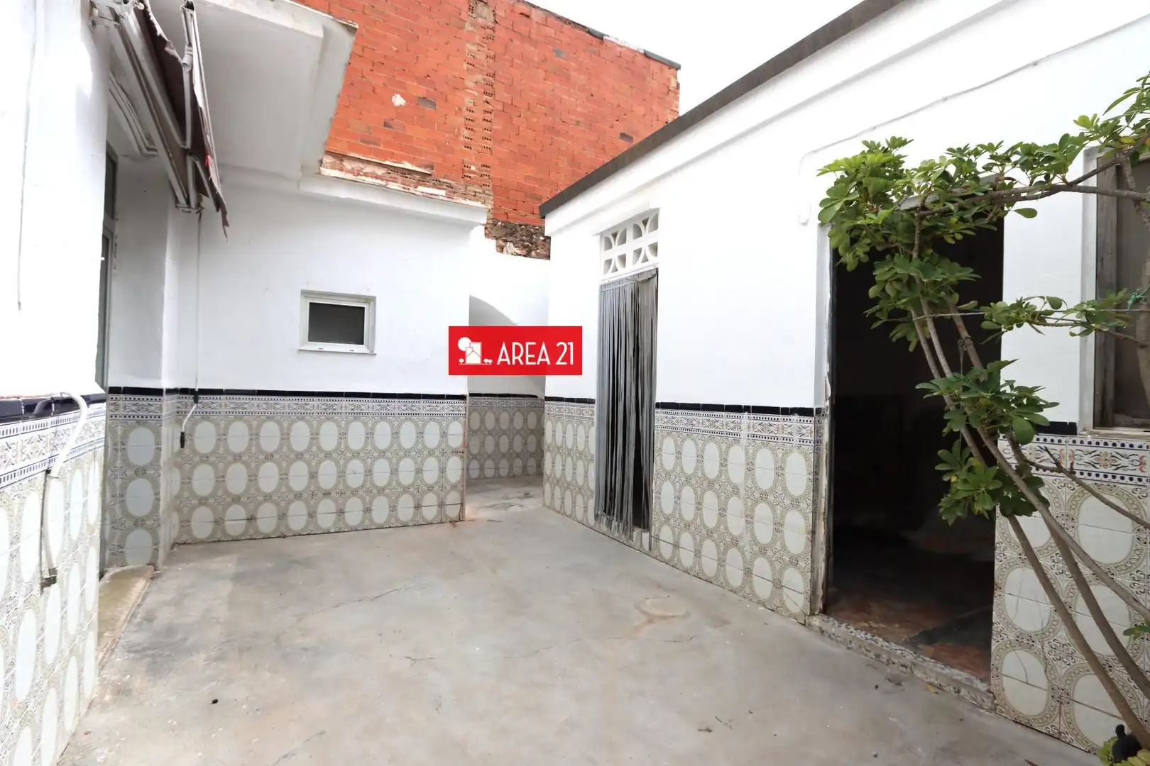 Exterior view of Houses for sale in La Pobla de Vallbona  with Terrace and Storage room