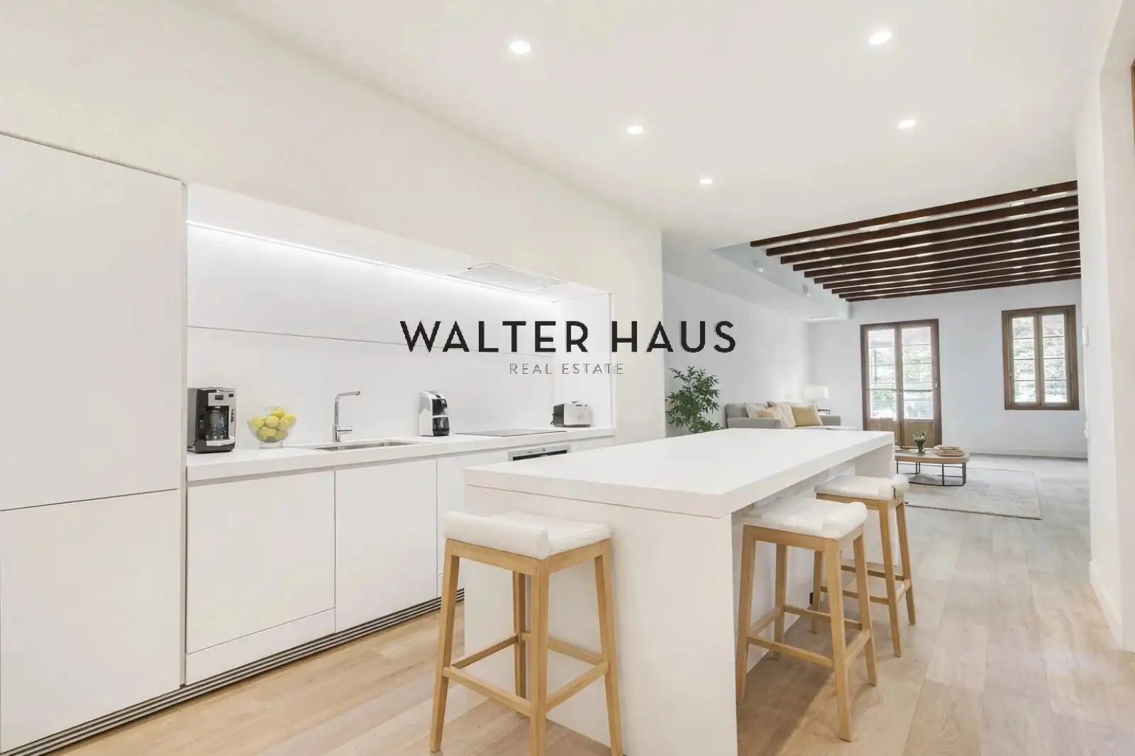 Flat with lift to rent in Carrer de Pau Claris, imagen 2