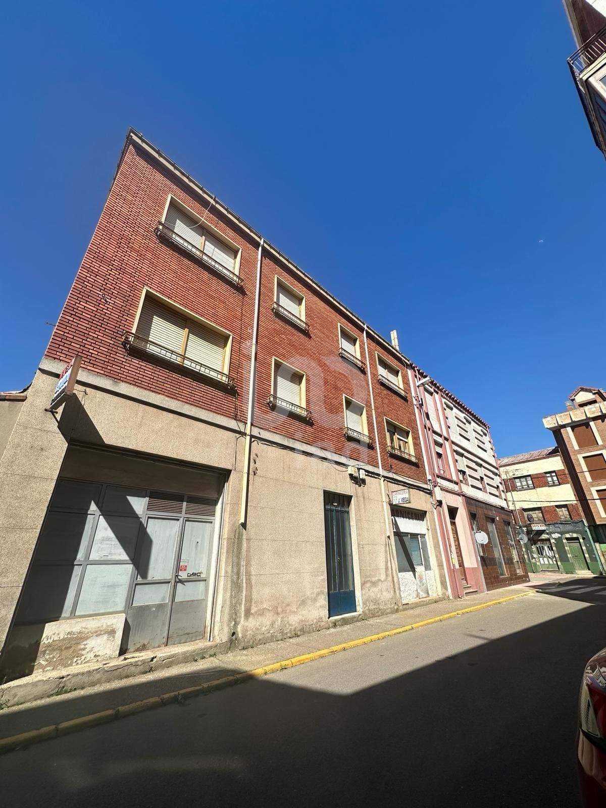 Vista exterior de Edifici en venda en Villarejo de Órbigo