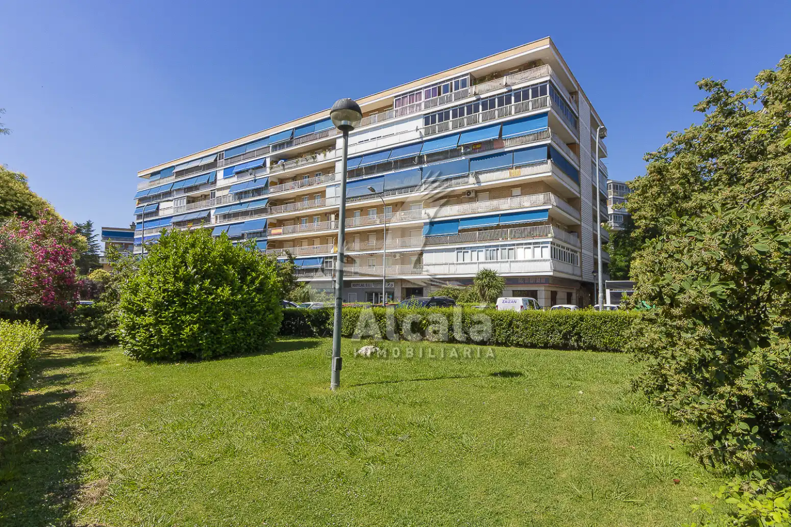 Vista exterior de Piso en venta en Alcalá de Henares con Calefacción, Parquet y Terraza