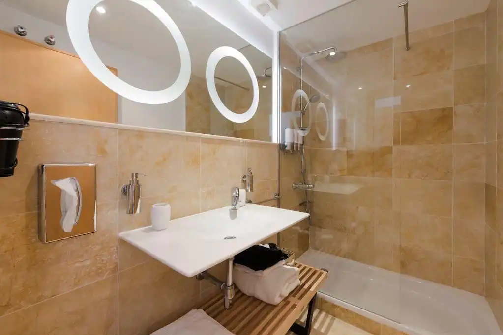 Bathroom of Duplexes for rent in Marbella  with Air Conditioner, Heating and Terrace
