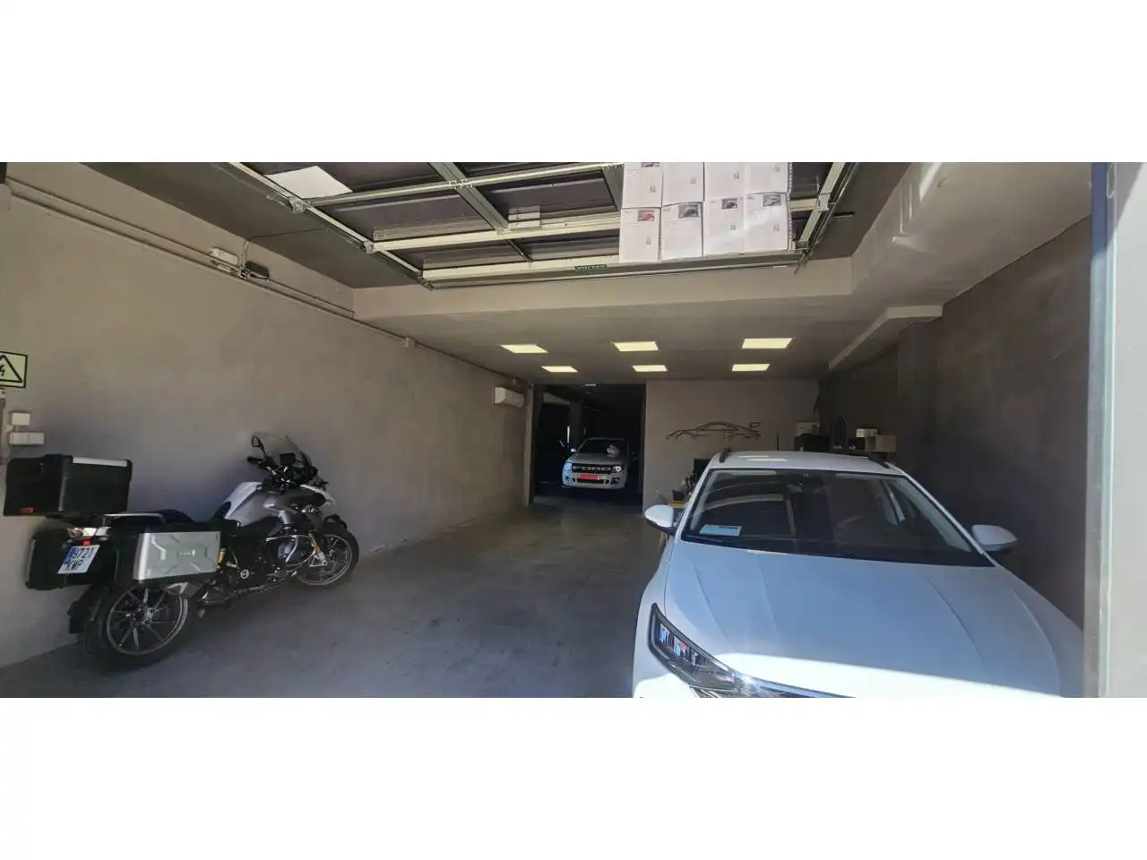 Parking de Casa adosada en venta en Sariegos con Calefacción, Parquet y Terraza