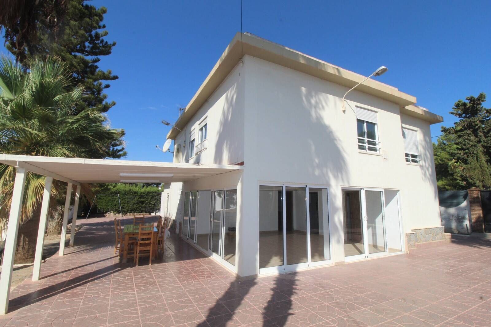 Vista exterior de Casa o xalet en venda en Elche / Elx amb Aire condicionat, Jardí privat i Terrassa