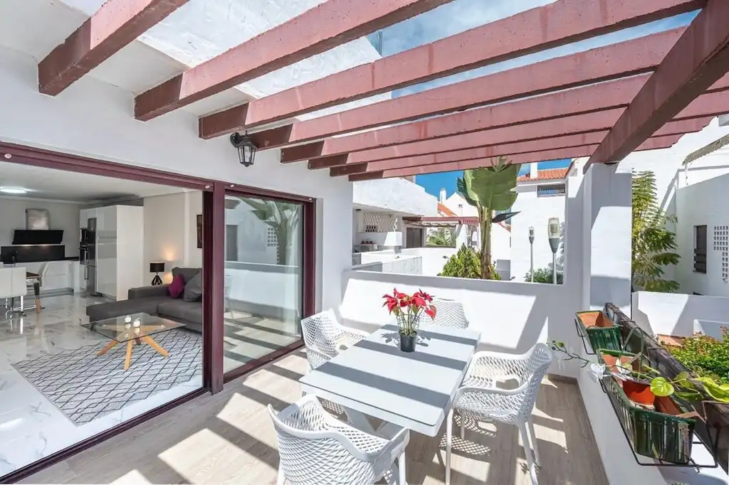 Home with pool for sale in Nueva Andalucía