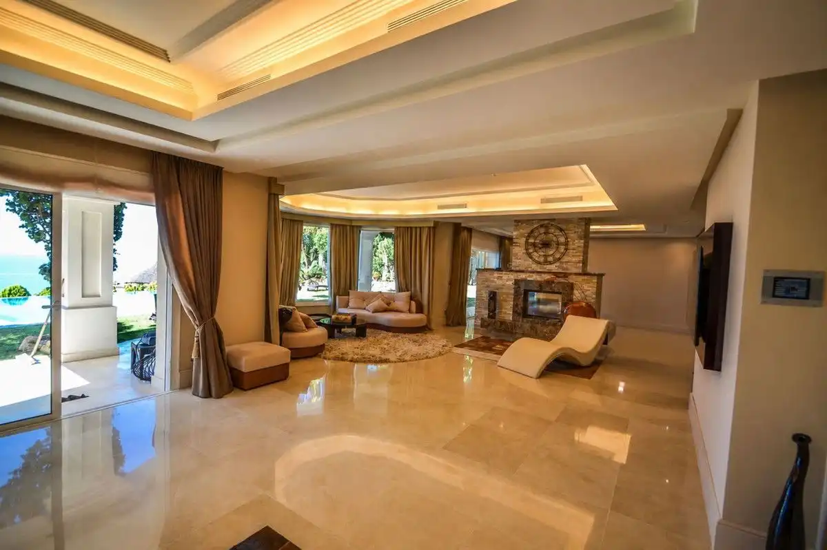 Sala d'estar de Casa o xalet en venda en Marbella amb Aire condicionat, Jardí privat i Piscina