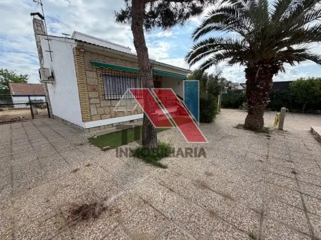 Vista exterior de Casa o xalet en venda en Villamiel de Toledo amb Aire condicionat, Terrassa i Piscina