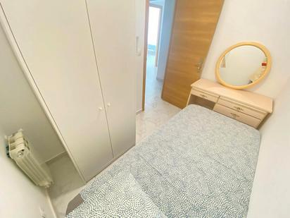 Bedroom of Flat to share in  Madrid Capital  with Air Conditioner, Heating and Washing machine