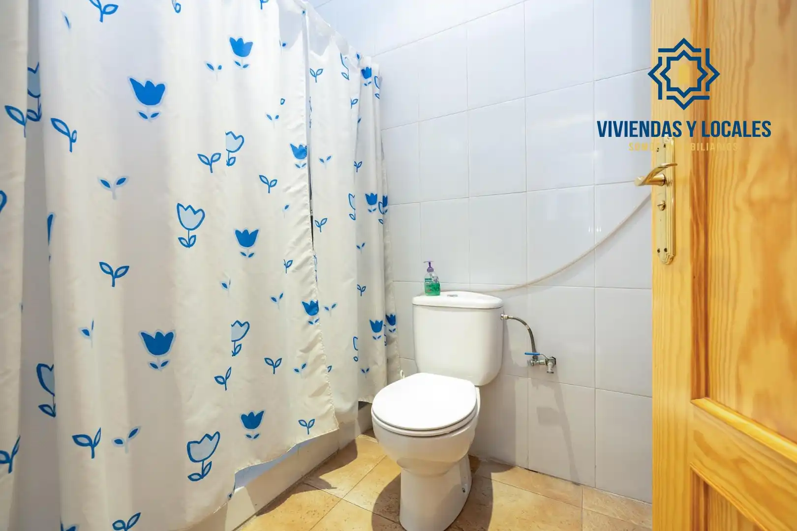 Badezimmer von Geschaftsraum zum Verkauf in Granada mit Klimaanlage
