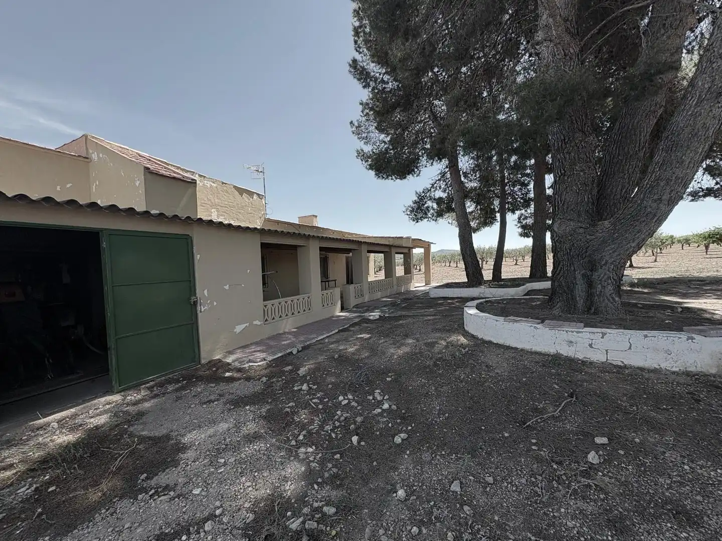 Exterior view of Houses for sale in Almansa  with Heating, Swimming Pool and Furnished