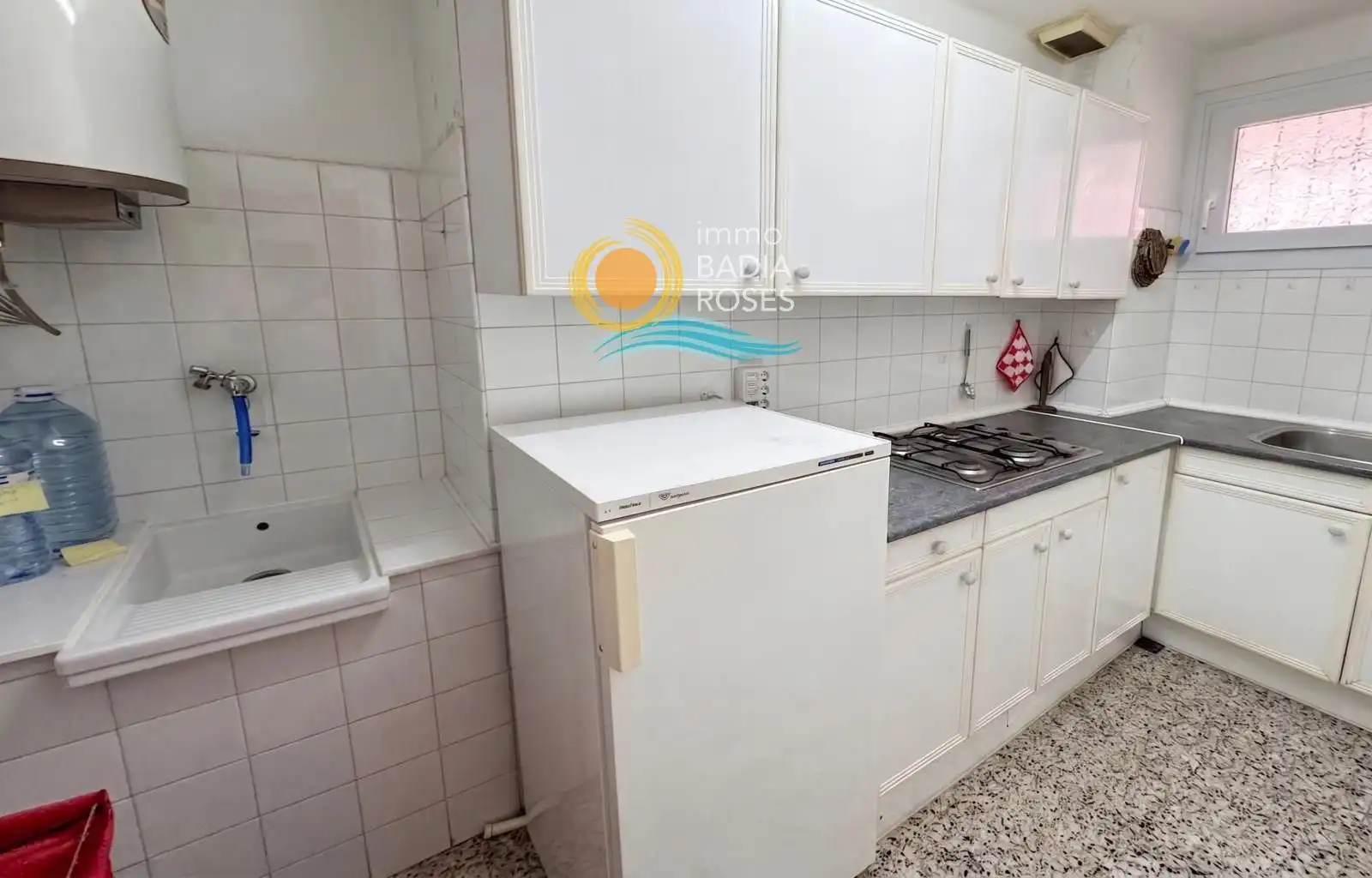 Cuina de Pis en venda en Roses amb Calefacció, Terrassa i Moblat