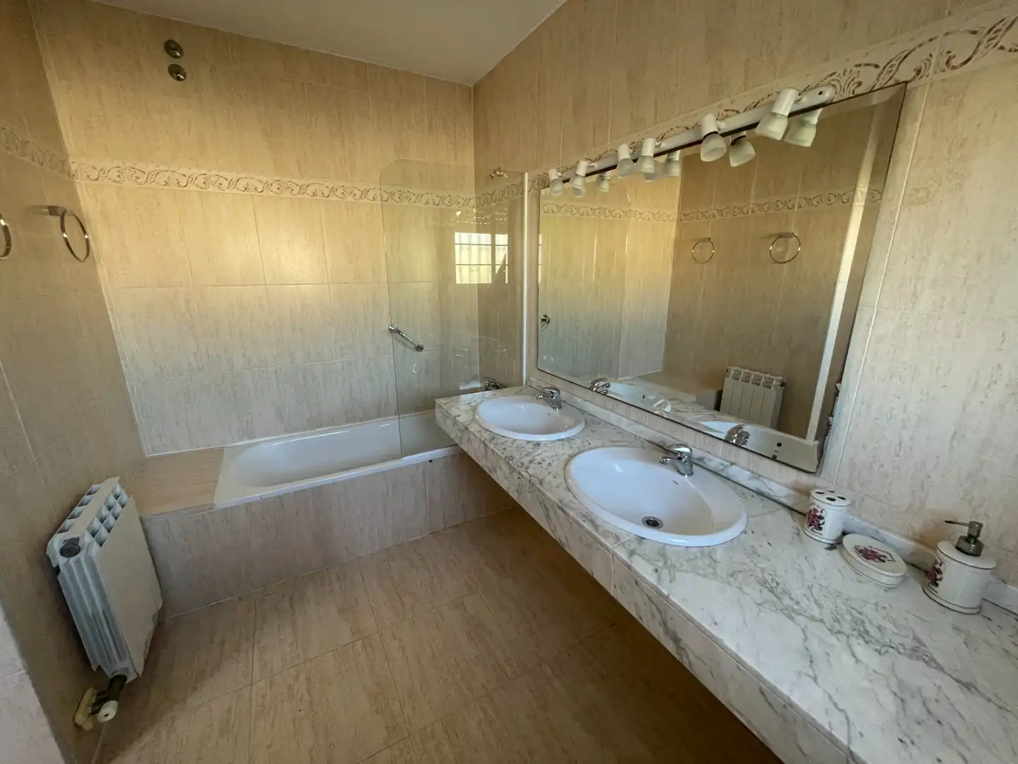Semi-detached house with terrace for sale in Carrer de Pere Vergés 29, imagen 13