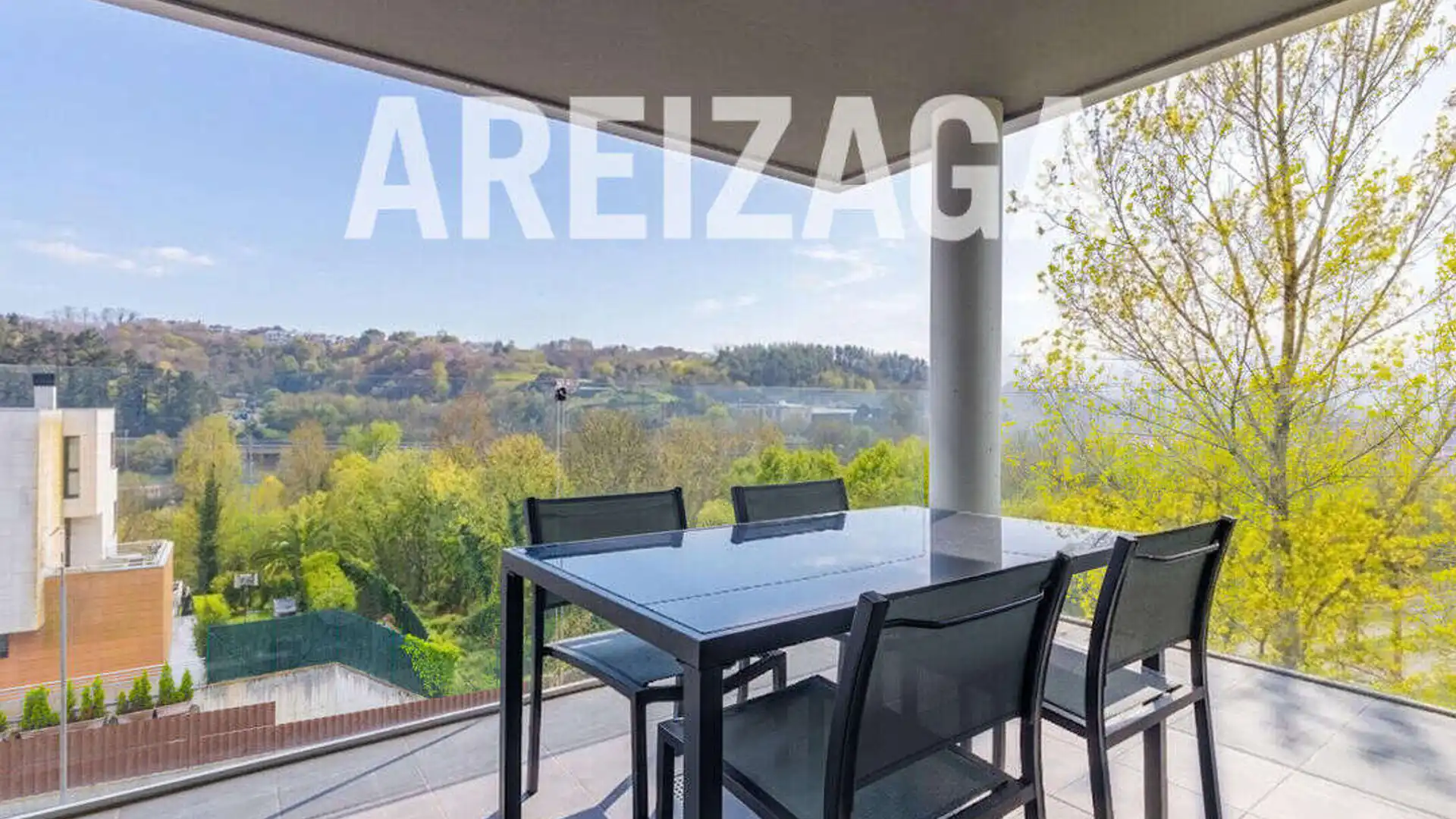 Terraza de Piso en venta en Donostia - San Sebastián  con Calefacción, Terraza y Piscina