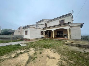 Casa con jardín en venta en Calle Gladiol