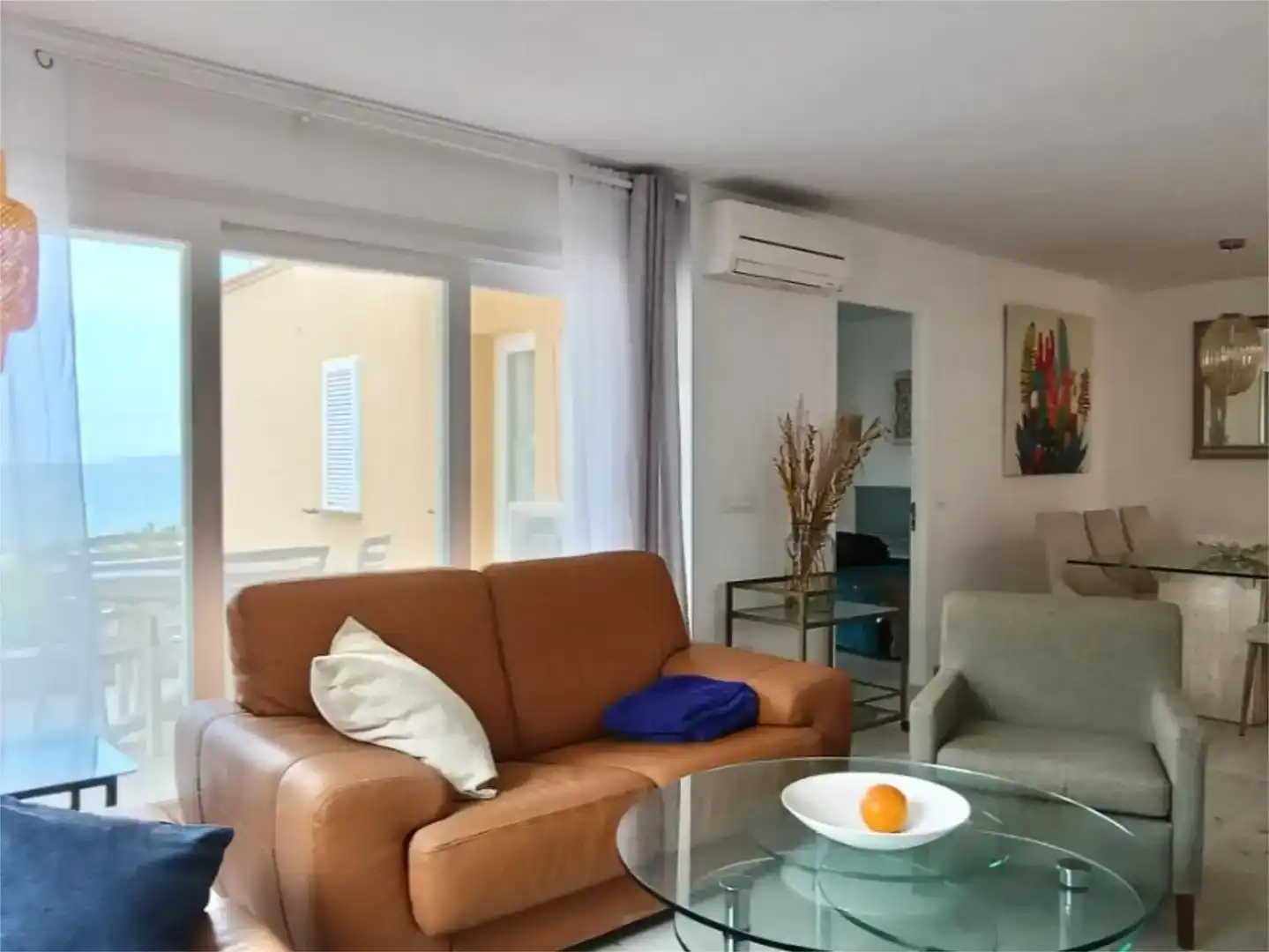 Sala d'estar de Apartament de lloguer en Pollença amb Aire condicionat, Jardí privat i Parquet