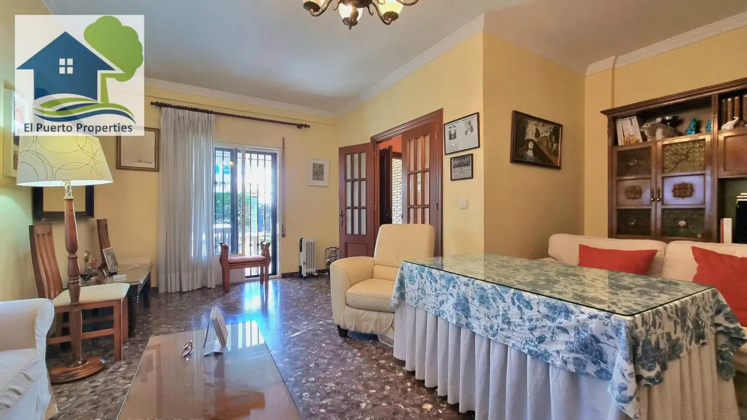 Sala d'estar de Casa o xalet en venda en El Puerto de Santa María amb Aire condicionat, Jardí privat i Traster